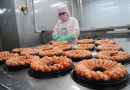 People in the US and EU tighten their wallets, Vietnam